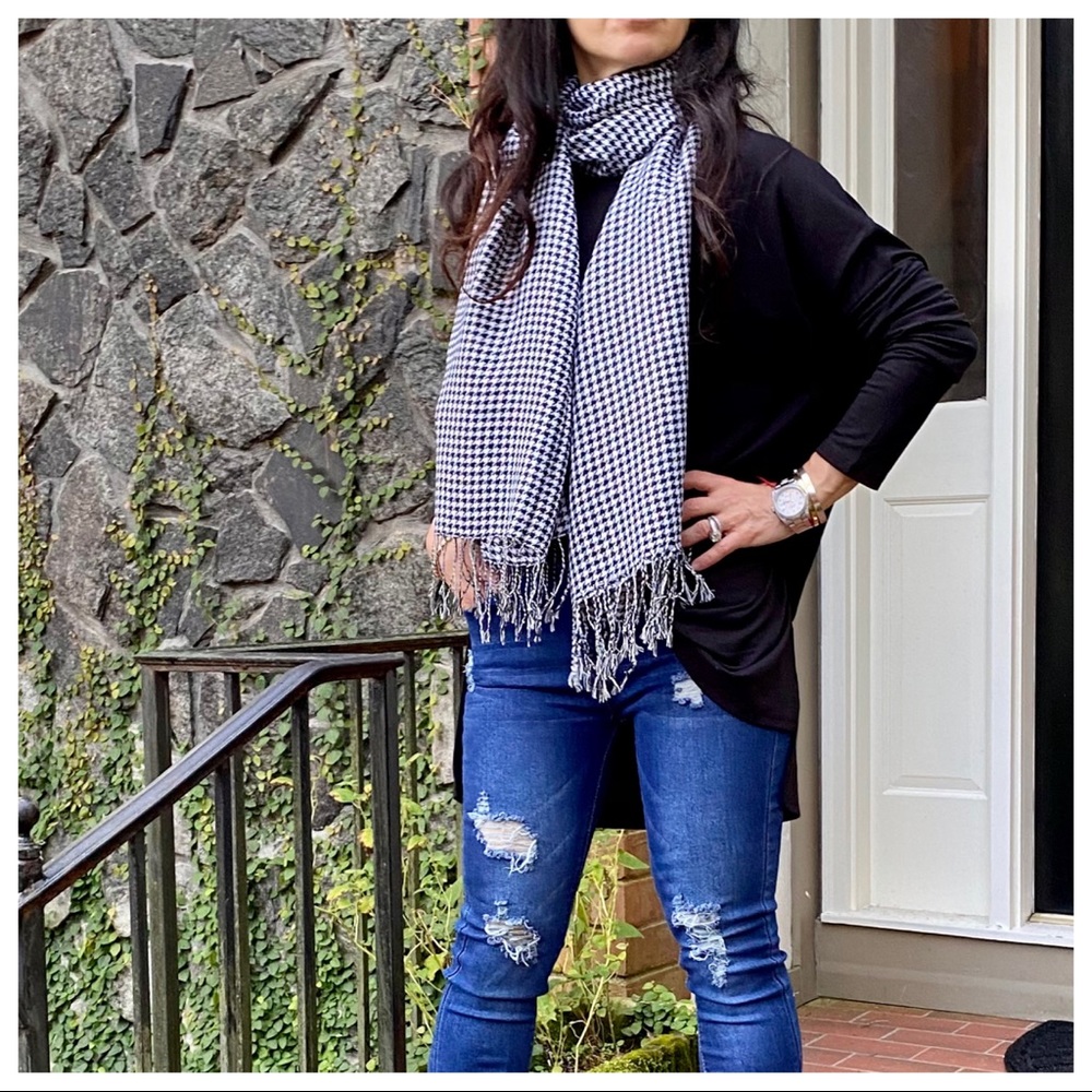 Black loose fit knit high low tunic - Picture 9 of 9